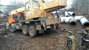 НЕУДАЧНАЯ ПОПЫТКА ВЫТАЩИТЬ АВТОКРАН КАМАЗ ДРУГИМ КРАНОМ...