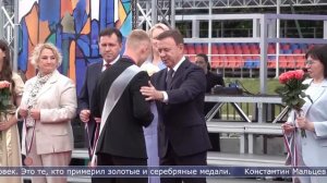 30.06.2026 Сотни одиннадцатиклассников пришли на общегородской выпускной в Южно-Сахалинске