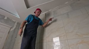 Укладка керамогранита в ванной  прямо на блоки ч.16 Эксклюзивный  потолок