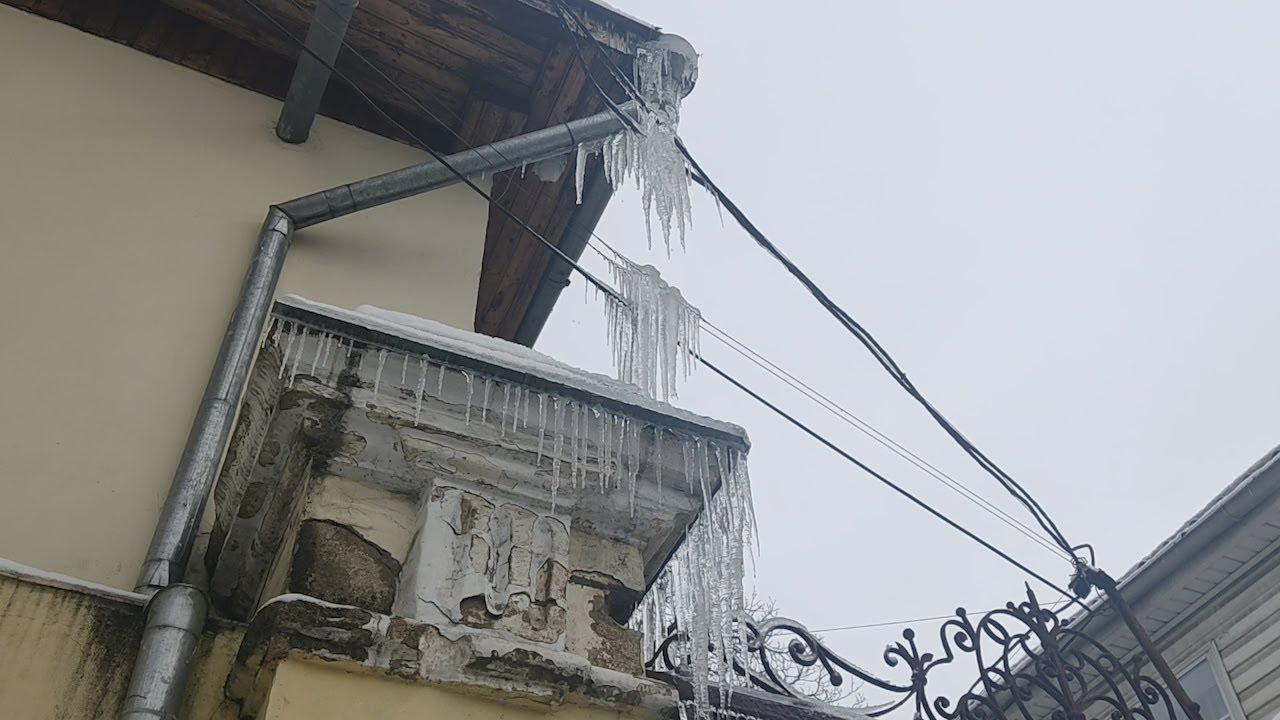 Осторожно: гололёд и сосульки! смотреть онлайн