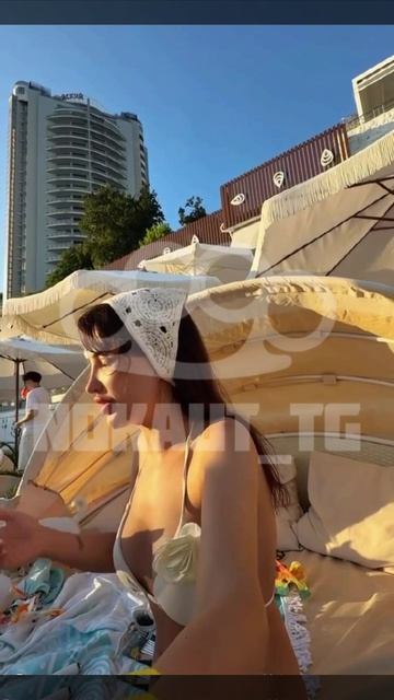 «Я платила за пляж, чтобы мой муж не смотрел на это всё!» 🤷🤭 смотреть онлайн