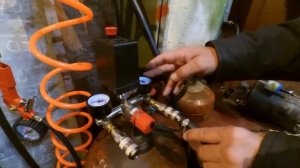 Компрессор из холодильника и газовых баллонов