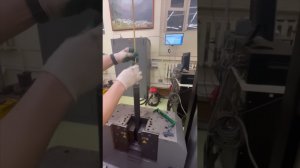 Испытываем стеклопластиковую арматуру на разрыв. В три раза прочнее металлической! #shorts