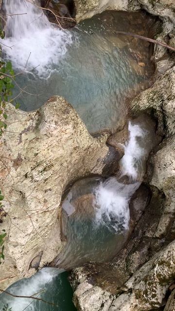 каскад водопадов