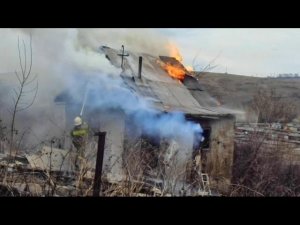 Пожар в Новокузнецке, горят поля, дачные домики