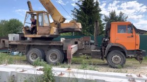 Монтаж железнодорожных плит на въезд на дачный участок. Фильм 10