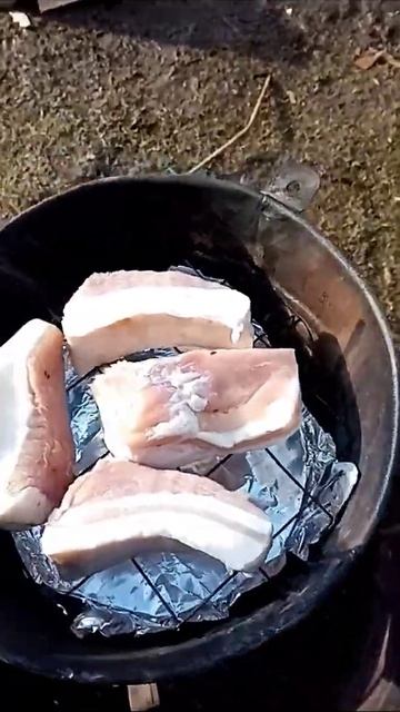 #кухня Горячее копчение в ведре.