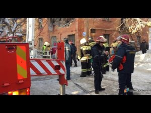 Появилось видео с места падения крана на жилой дом