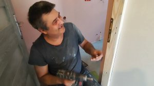 49. 💥Покраска стен в ванной и нанесение эпоксидной смолы на стену, установка газового счётчика!🛠️🖌️