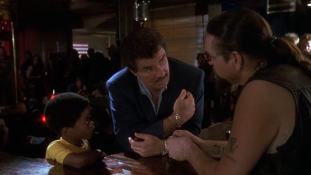 Cop and a Half ｜ The Moment Burt Reynolds Walks Into a Biker Bar смотреть онлайн