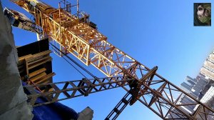 Как крепят башенный кран к зданию. На высоте. Liebherr tower crane assembly. Анатомия великанов.