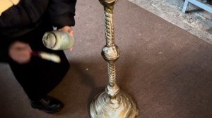 Чистим подсвечники в храме  - матушка Валентина Корниенко