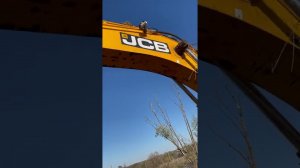 Последствия падения гусеничного экскаватора!