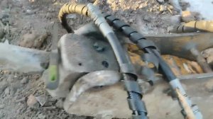 Гидромолот на  экскаватор-погрузчик JCB 3cx , особенности его эксплуатации и обслуживания .