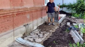 №107 Выставляем бордюры для отмостки