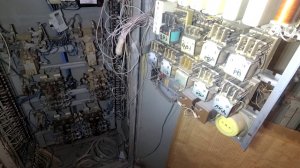 Лифт не едет а основной автомат выбивает говорит аварийная служба что же это за беда?