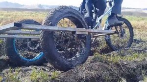 Самодельный велик первый раз по грязи.