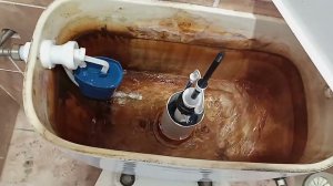 Замена арматуры сливного бачка (клапана слива) без снятия самого бачка