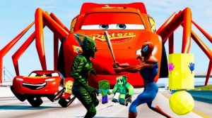 Крутая гонка с гигантским пауком против автомобилей Молнии в BeamNG Drive