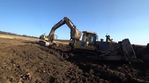 Бульдозер Komatsu D275A застрял в грязи Жесть! Bulldozer stuck in the mud
