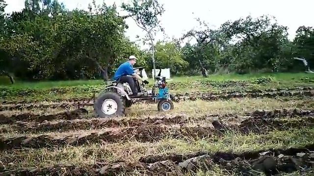 Минитрактор трехколесный самодельный (Homemade three-wheeled minitractor, test). Первое испытание смотреть онлайн