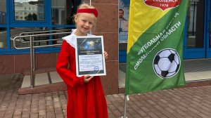 Мила Васильева поет на футбольном матче Смоленск -Рязань