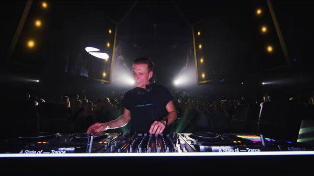 Armin van Buuren - 25 Years Celebration Set live at A State of Trance 2026 смотреть онлайн