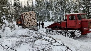 ТТ-4 Сила и мощь из СССР вытаскивает лесовоз 40 тонн.