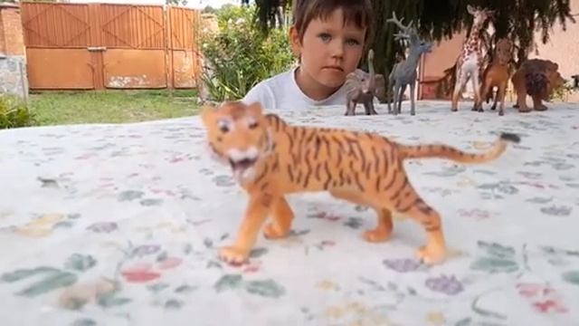 🦌🦒Распаковка!Коллекция Animal world🐘🦁 смотреть онлайн