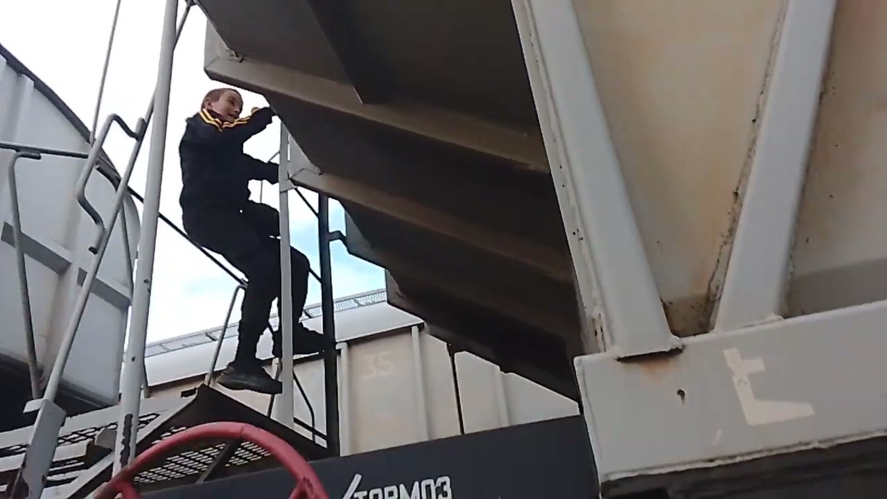 Не ну написано: "не влезай убьет!" смотреть онлайн