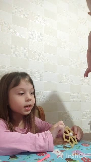 Снежинка из макарон