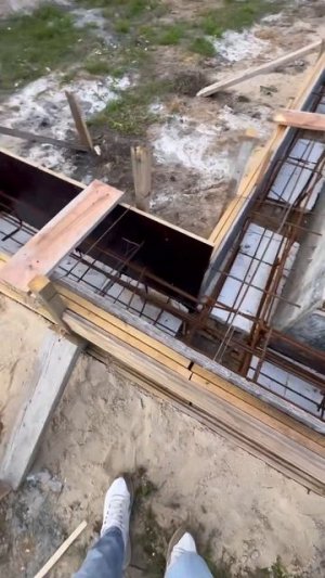 Кораблино. Заливаем основной объем свайно-ростверкого фундамента #стройка