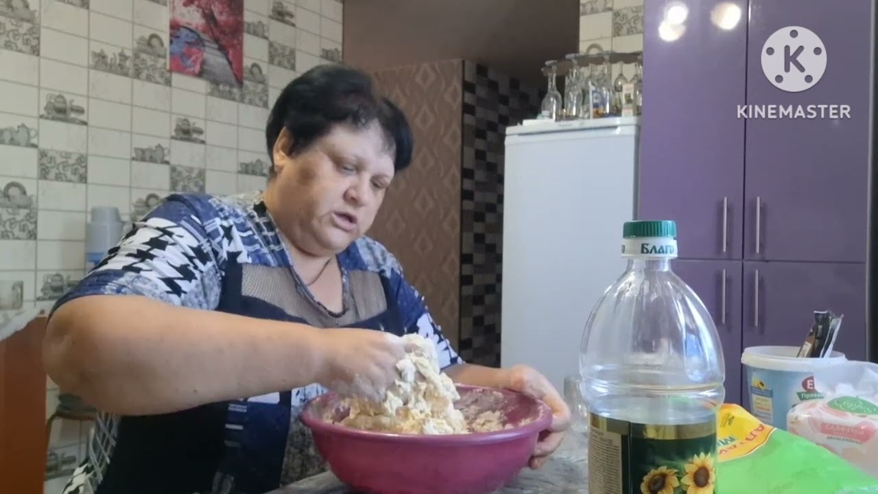 Завела тесто на пирожки #прогулка по огороду # обрезала черешню. смотреть онлайн