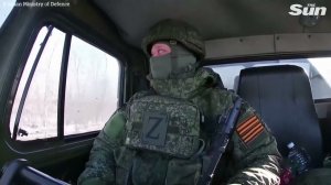 Российская военная колонна движется по Харьковской области, усеянной подбитыми танками