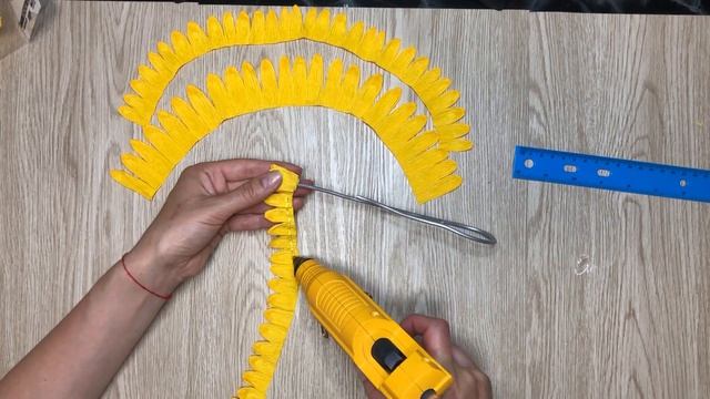 Простой способ хризантемы из гофрированной /креп бумаги / Easy Chrysanthemums made from crepe paper смотреть онлайн