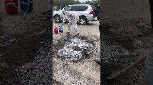 Ямочный ремонт с помощью асфальтной крошки и 2-х компонентной клей-пены PENOGLAS KIT400 road.