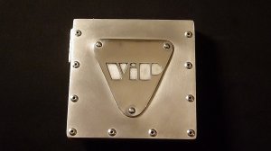 Прикольный портсигар из разного хлама.  Cool cigarette case made from various junk.