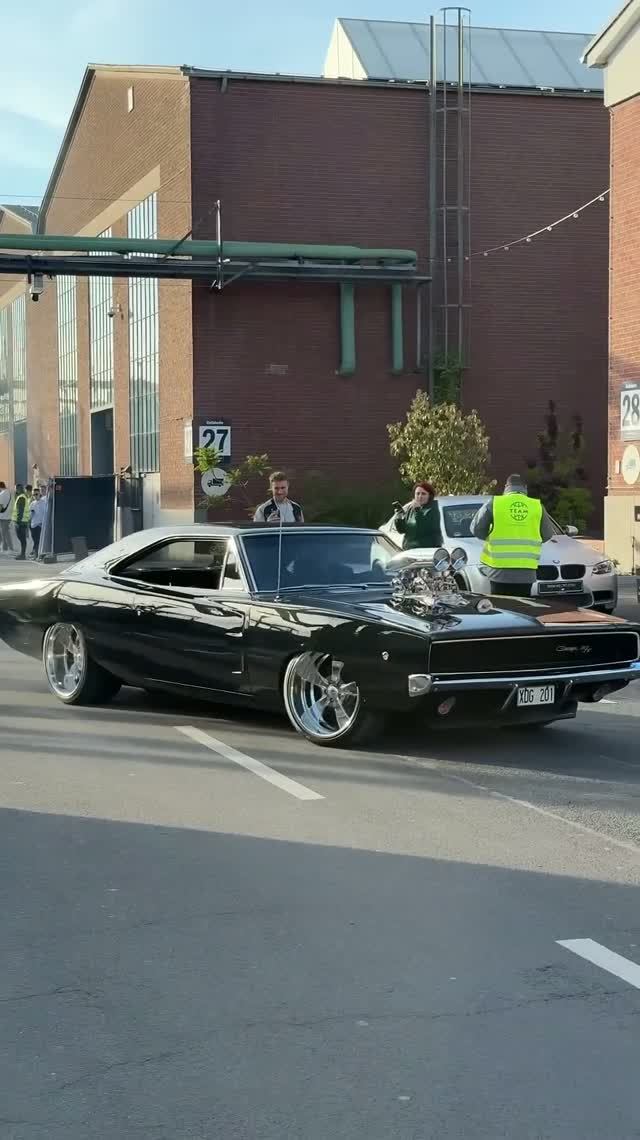 Dodge Charger R/T 1968 смотреть онлайн