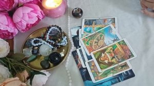 Как он к вам относится?🙄 И как будет вести себя по отношению к вам? 3 варианта