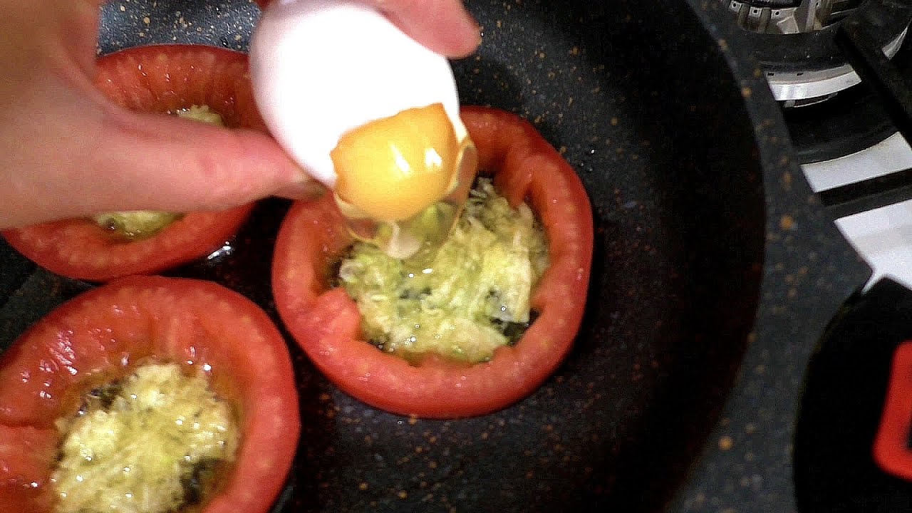 Покажу рецепт шикарного и вкусного завтрака за 3 минуты. Нужны помидор, кабачок, яйцо и сыр. смотреть онлайн