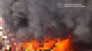 🇷🇺💥🇺🇦После удара пылает промышленный объект врага в Запорожье

▪️О прилёта по объекту и сильном