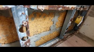 Мокрые стены, вздутая краска, плесень, это всё из-за протечки воды