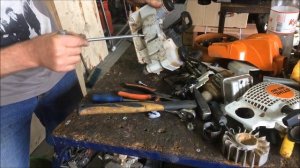 STIHL MS180 виртуозная замена поршневой.Ну -у ,почти виртуозная!)