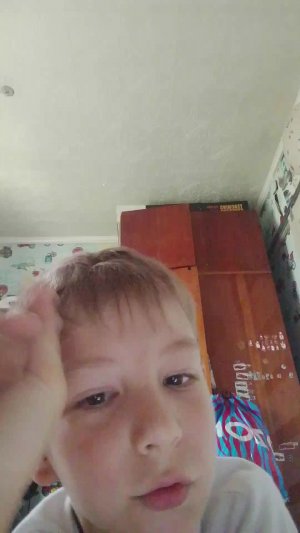 сегодня я вам покажу мой очень старый телефон, которому уже много лет.