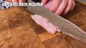 Сочный cэндвич c индейкой, тoматами и хpустящим хлебом - любимый сэндвич Росса из сериала «Дpузья»