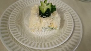 Салат с мясом и свежими огурцами.