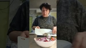 Нарезала САЛАТЭС 🥗,потом душ,ужин и в горизонт 🛌.