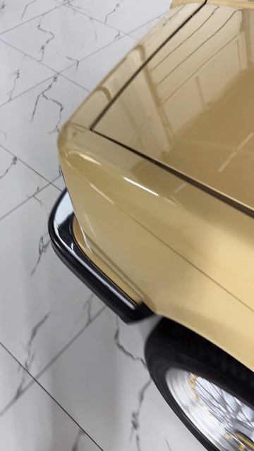 Ретро автомобили в BUS MOTORS / BMW E23 1977 года двигатель М30 объемом 3,0 л мощностью 184-л.с в
