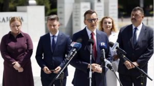 ‼️🇵🇱🇺🇦 Экс-премьер Польши передал украинский орден в музей памяти жертв Волынской резни