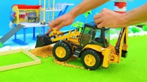 Большой колесный трактор и другие машинки в деле — Сегодня много работы Видео детям
